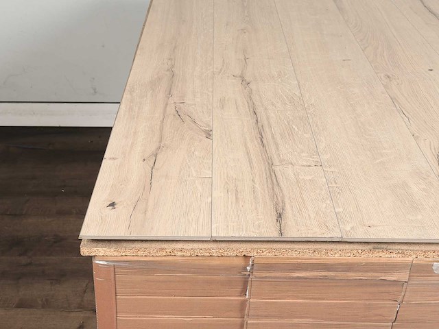 136 m2 laminaat plank watervast - 1383 x 193 x 7 mm - afbeelding 1 van  2