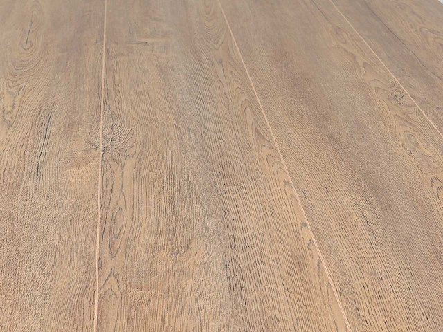 137 m2 laminaat plank - 1383 x 244 x 8 mm - afbeelding 1 van  4