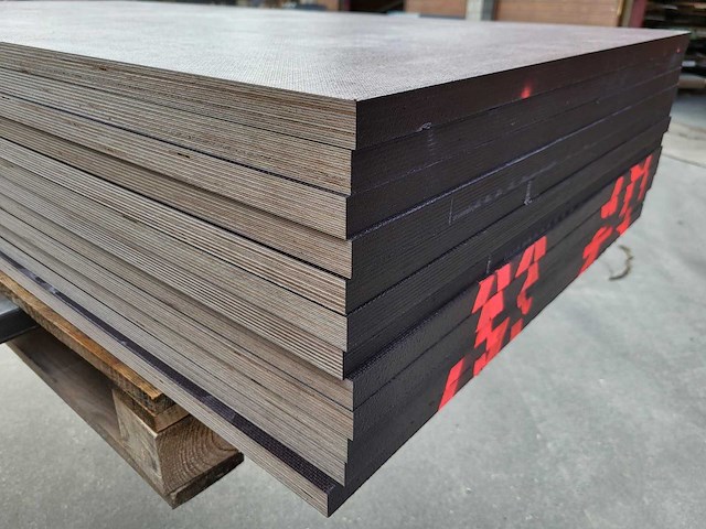 13x berken betonplex 24mm antislip ( 14.8 m2 ) - afbeelding 6 van  6