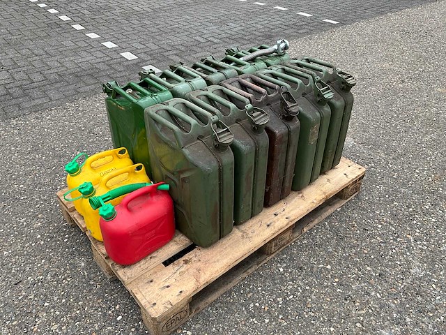 13x brandstoftank - afbeelding 1 van  5