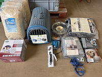 13x dierenartikelen w.o. transportbox, kattenluik, halsband w.o. pet safe, imac - afbeelding 1 van  9