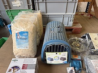 13x dierenartikelen w.o. transportbox, kattenluik, halsband w.o. pet safe, imac - afbeelding 2 van  9