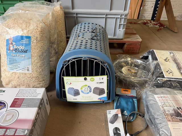 13x dierenartikelen w.o. transportbox, kattenluik, halsband w.o. pet safe, imac - afbeelding 3 van  9