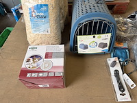 13x dierenartikelen w.o. transportbox, kattenluik, halsband w.o. pet safe, imac - afbeelding 4 van  9