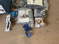 13x dierenartikelen w.o. transportbox, kattenluik, halsband w.o. pet safe, imac - afbeelding 5 van  9