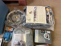 13x dierenartikelen w.o. transportbox, kattenluik, halsband w.o. pet safe, imac - afbeelding 8 van  9