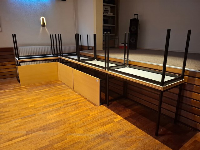 13x kantinetafel met 42 stoelen - afbeelding 3 van  4