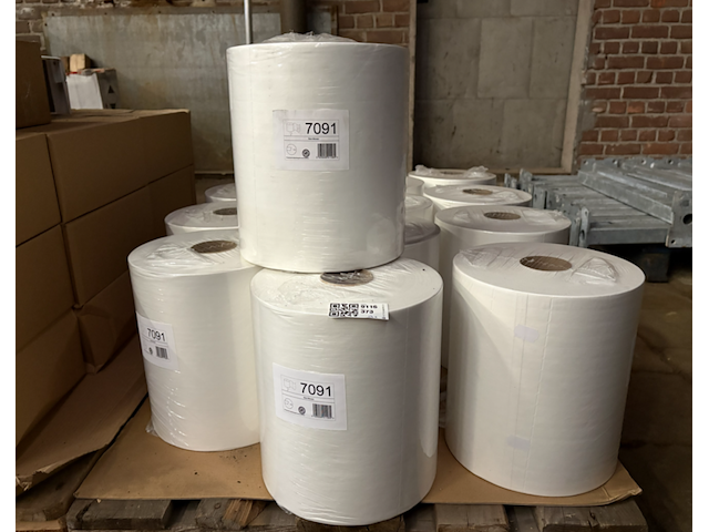 13x papierrol non-woven - afbeelding 1 van  4