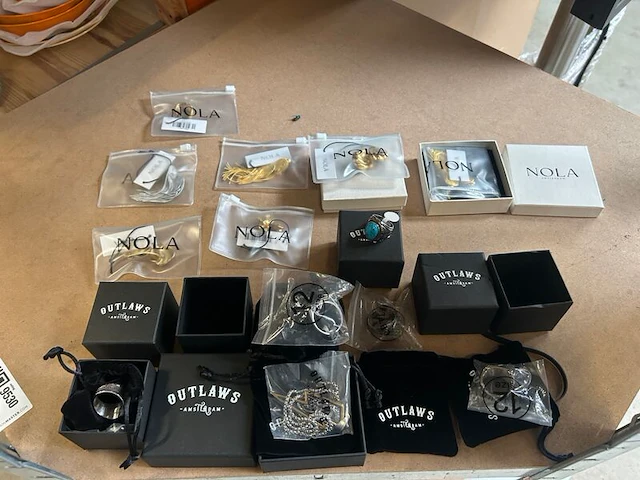 13x sieraden w.o. outlaws, nola - afbeelding 1 van  7