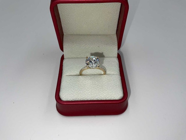 14 karaat geelgouden ring met 4,24 crt. diamant. - afbeelding 4 van  9
