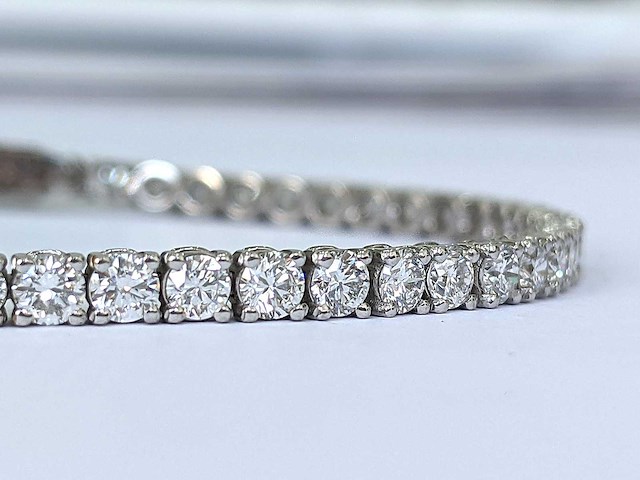 14 karaat witgouden armband met 5,56 crt. diamant - afbeelding 6 van  8