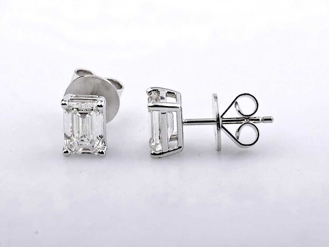 14 karaat witgouden oorstekers met 2,04 crt. diamant - afbeelding 5 van  6