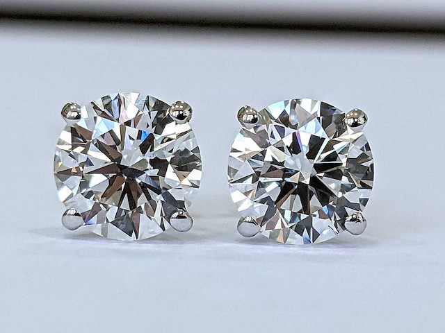 14 karaat witgouden oorstekers met 4,00 crt diamant - afbeelding 3 van  5