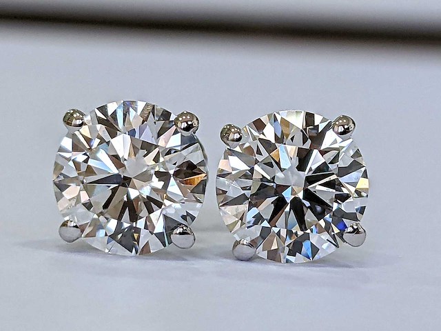 14 karaat witgouden oorstekers met 4,00 crt diamant - afbeelding 5 van  5