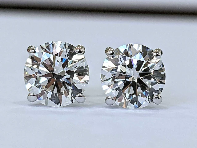 14 karaat witgouden oorstekers met 4,03 crt diamant - afbeelding 4 van  7