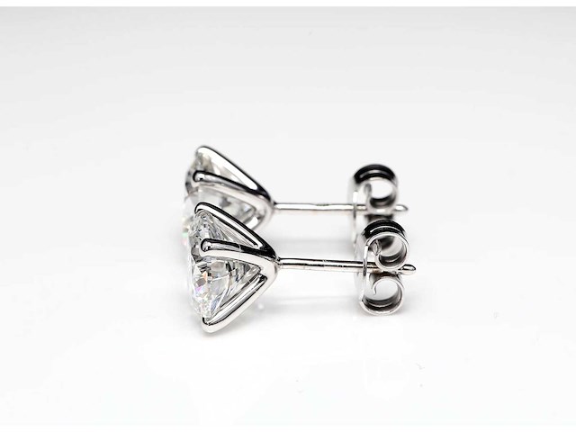 14 karaat witgouden oorstekers met 4,04 crt. diamant - afbeelding 6 van  7