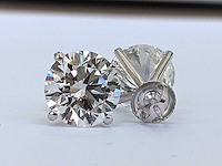 14 karaat witgouden oorstekers met 5,00 diamant - afbeelding 4 van  5