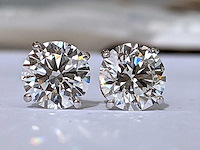 14 karaat witgouden oorstekers met 5,00 diamant - afbeelding 5 van  5