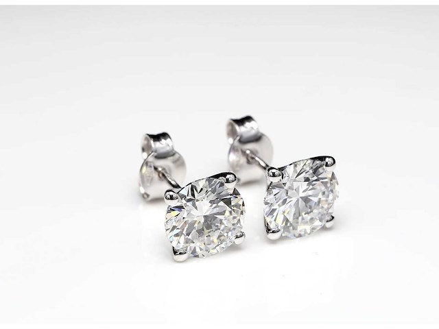 14 karaat witgouden oorstekers met 6,00 crt diamant - afbeelding 6 van  7