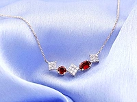 14 kt geelgouden ketting met hanger van 1,16 cts natuurlijke diamant en granaat - afbeelding 3 van  7