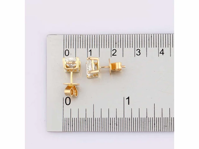 14 kt geelgouden oorbel met 4,15 cts laboratoriumgekweekte diamant - afbeelding 4 van  5