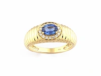 14 kt geelgouden ring met 0,70 cts natuurlijke diamant en blauwe saffier