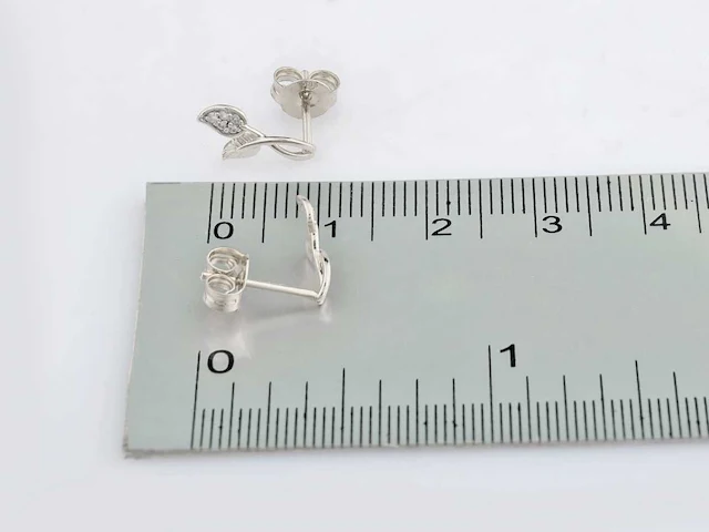 14 kt witgouden oorbel met natuurlijke diamant - afbeelding 5 van  6