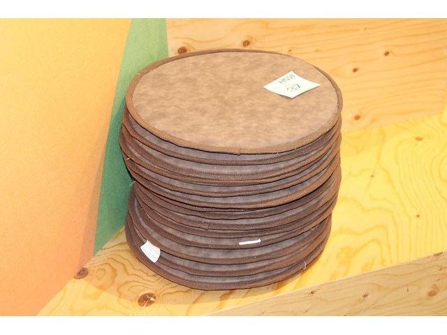14 kussentjes doorsnede 37 cm. - afbeelding 1 van  2
