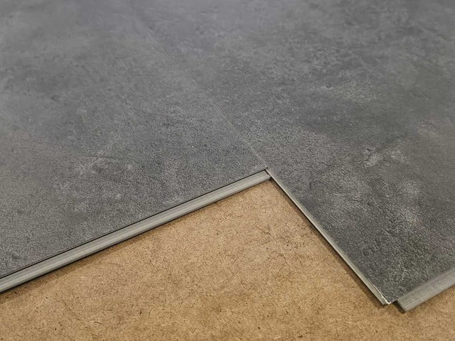 14 m2 pvc spc click xl tegel - 950 x 470 x 5 mm - afbeelding 2 van  3