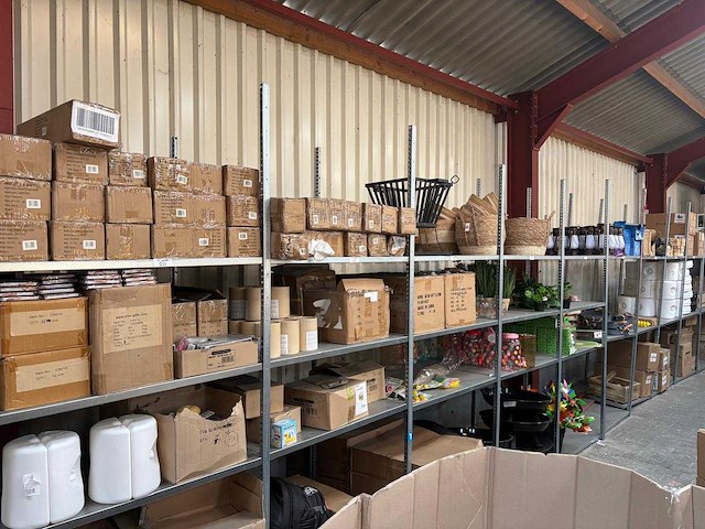 14 meter stelling met goederen - afbeelding 1 van  32