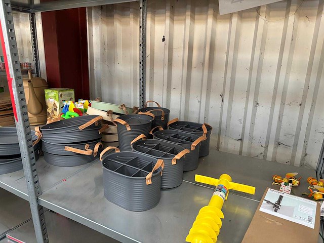 14 meter stelling met goederen - afbeelding 20 van  32