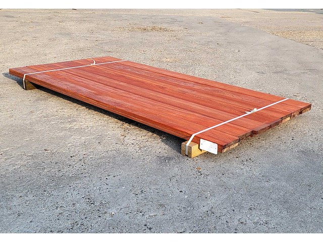 14 x padouk planken 21 x 140mm , lengte 215cm (4.2m2) - afbeelding 1 van  5