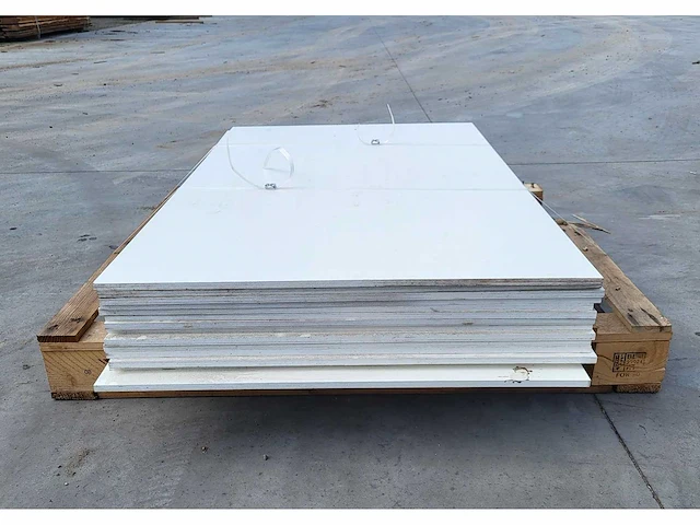 14 x wisa berkentriplex garant 12mm , met paintfilm ( 14 m2 ) - afbeelding 2 van  4
