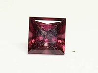 1,42 ct. vierkante vorm roboslimkleurige rodoliet-edelsteen