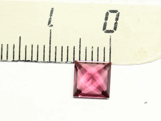 1,42 ct. vierkante vorm roboslimkleurige rodoliet-edelsteen - afbeelding 4 van  6