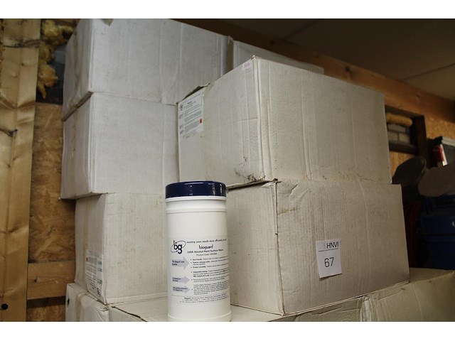 144 verpakkingen alcoholdoekjes bioguard in twaalf dozen. - afbeelding 1 van  3