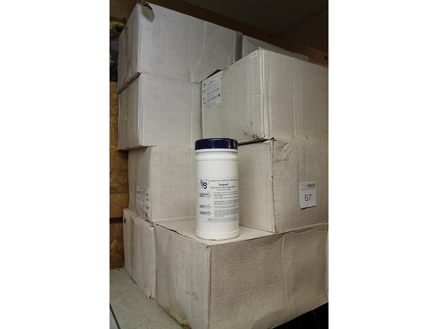 144 verpakkingen alcoholdoekjes bioguard in twaalf dozen. - afbeelding 2 van  3