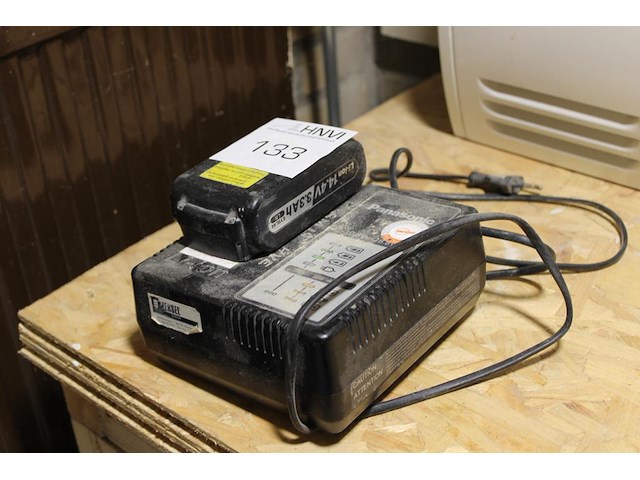 14,4 watt acculader met accu panasonic. - afbeelding 1 van  2