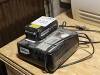 14,4 watt acculader met accu panasonic. - afbeelding 1 van  2