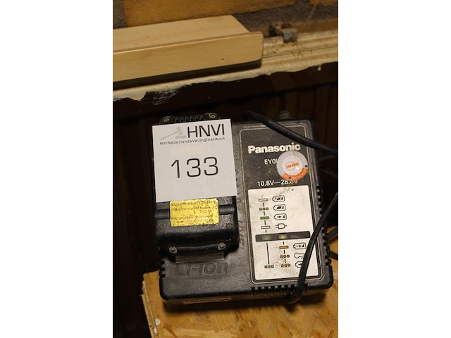 14,4 watt acculader met accu panasonic. - afbeelding 2 van  2