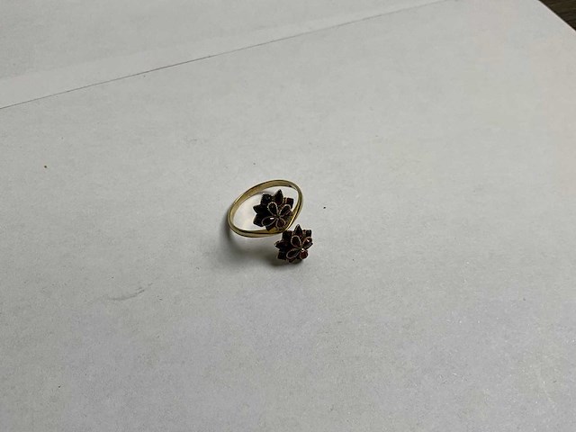 14k gouden ring, gekeurd, twee rosettes (3,0 gram) - afbeelding 1 van  5