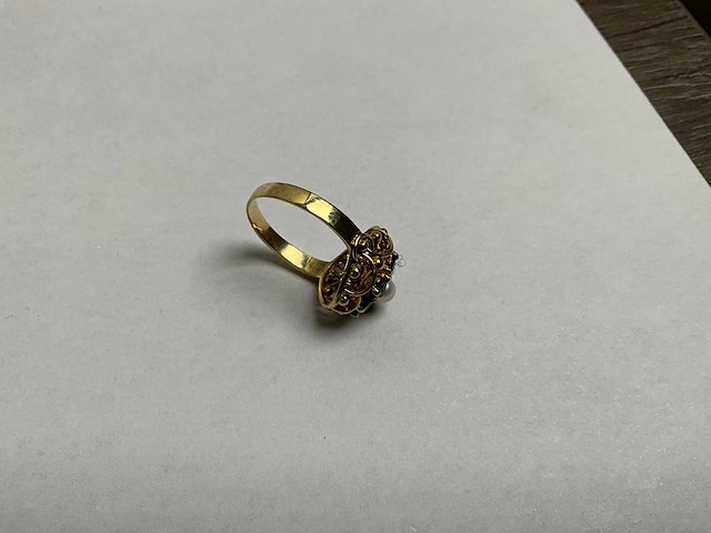 14k gouden ring, rosette granaat en cultivé parel (3,9 gram) - afbeelding 4 van  5
