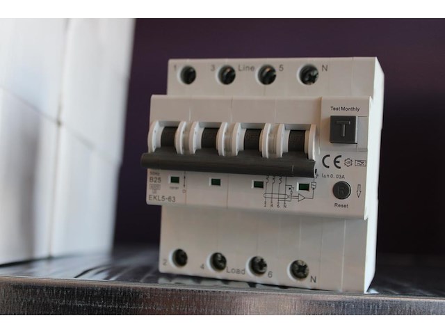 15 aardlekautomaten elk5-63. b25. 3-polig. 30ma. - afbeelding 2 van  2
