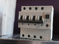 15 aardlekautomaten elk5-63. b25. 3-polig. 30ma. - afbeelding 2 van  2