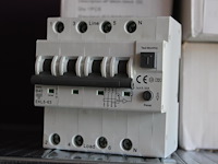 15 aardlekautomaten elk5-63. b40. 3-polig. 30ma. - afbeelding 2 van  2