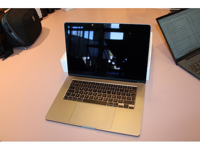 15 inch macbook air apple m3 chip. 16 gb ram geheugen, ssd 512 gb. bouwjaar 2024. incl. doos - afbeelding 1 van  3