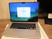 15 inch macbook air apple m3 chip. 16 gb ram geheugen, ssd 512 gb. bouwjaar 2024. incl. doos - afbeelding 2 van  2