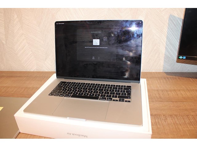 15 inch macbook air apple m3 chip. 16 gb ram geheugen, ssd 512 gb. bouwjaar 2024. incl. doos - afbeelding 2 van  3