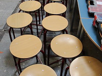 15 krukken met houten zitting en metalen onderstel. hoogte 55 cm. - afbeelding 3 van  3