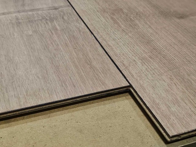 15 m2 laminaat plank - 1285 x 327 x 8 mm - afbeelding 1 van  1